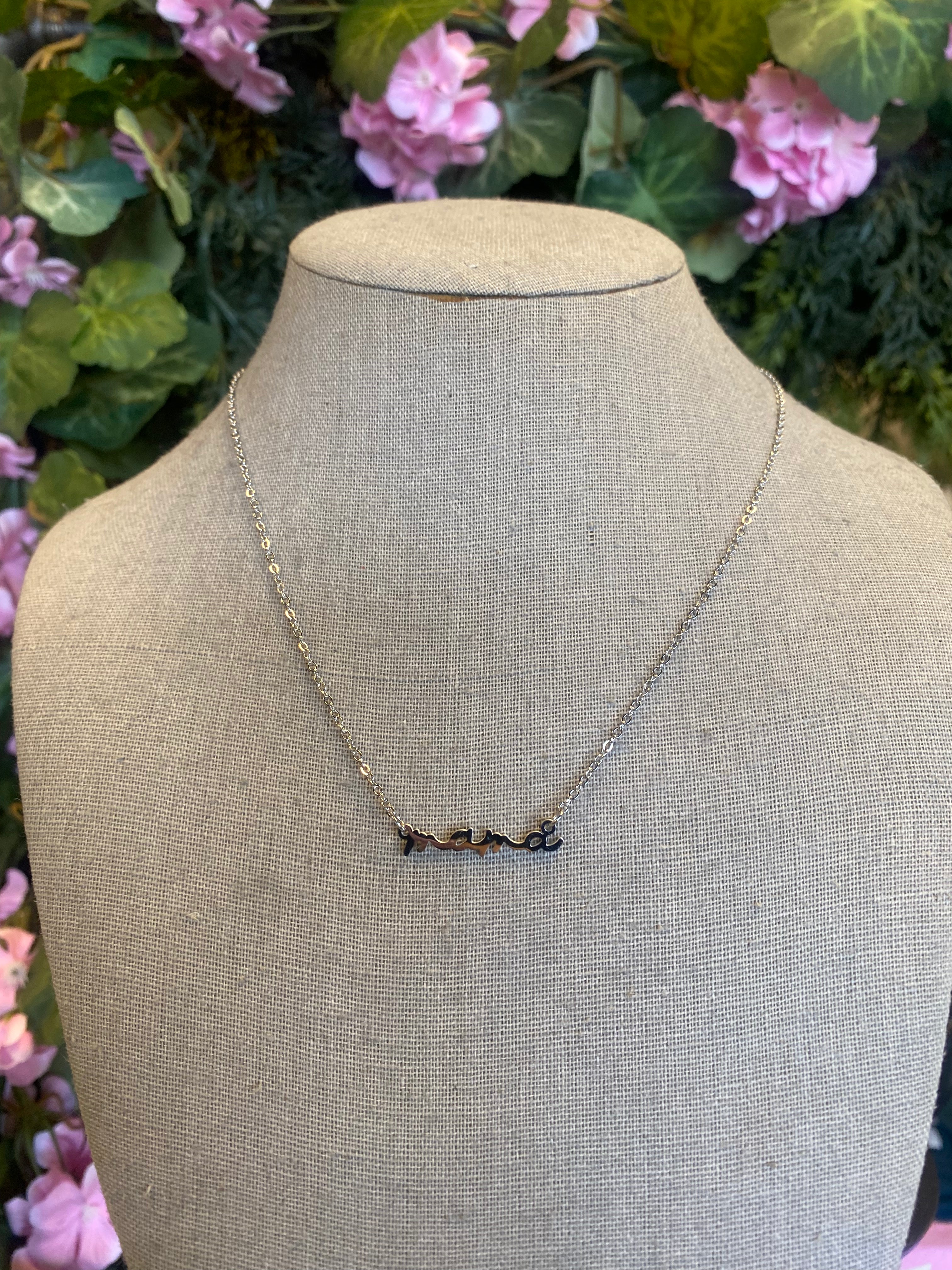 Mama Necklace
